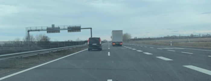 M3 (E71 - E79) ╬ M30 (E71 - E79) is one of Hungarian roads.