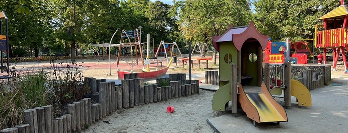 Vérhalom téri játszótér is one of Playgrounds.