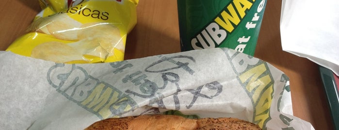 Subway is one of Menú rico y no tan caro..