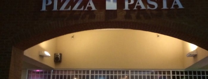 Papa D's Pizza and Pasta is one of สถานที่ที่ A ถูกใจ.
