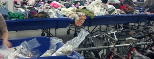 Goodwill Outlet Center is one of Thifty.