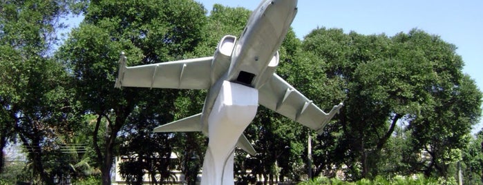 Praça do Avião is one of Monumentos /C.Históricos e Parques.