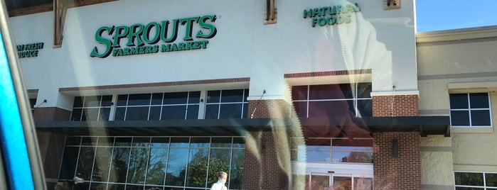 Sprouts Farmers Market is one of สถานที่ที่ SpAcE cHimP ถูกใจ.