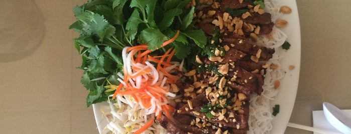 Golden Pho & Grill is one of Locais curtidos por Katherine.