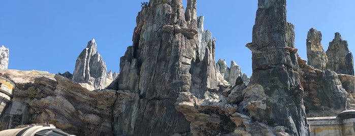 Star Wars: Galaxy's Edge is one of California Must-Do.