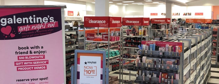 Ulta Beauty – Curbside Pickup Only is one of Lugares favoritos de Mustafa.