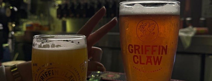 Griffin Claw Brewing Company is one of Lugares favoritos de Ashley.