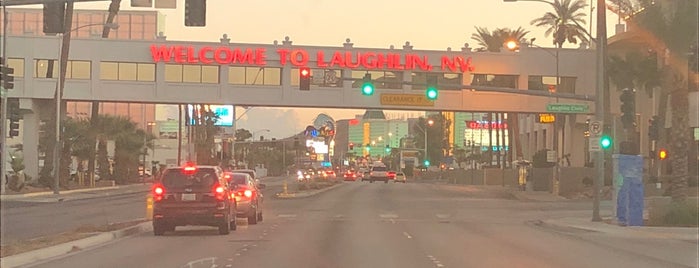 Laughlin Bridge is one of Locais curtidos por Ryan.