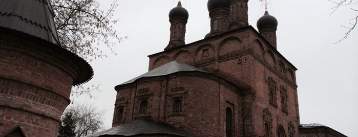 Храмы Успения Богородицы и Воскресения Словущего в Крутицах is one of Святые места / Holy places.