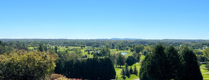 Centre de Golf Le Versant is one of Sports.