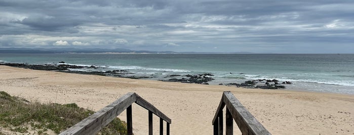 Jeffrey's Bay Beach is one of Südafrika.