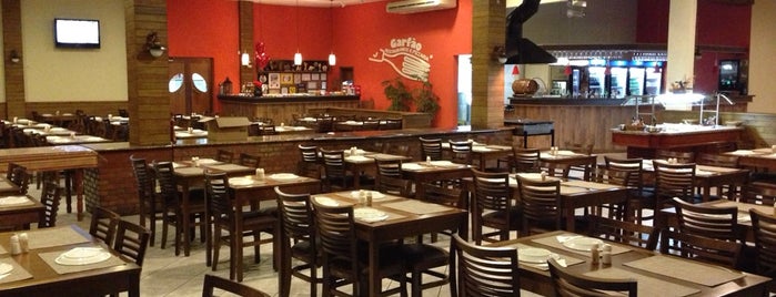 Garfão Restaurante e Pizzaria is one of Tempat yang Disukai João Pedro.