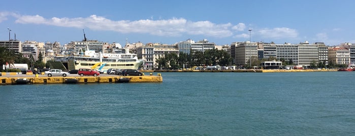 Piraeus Port is one of สถานที่ที่ David ถูกใจ.