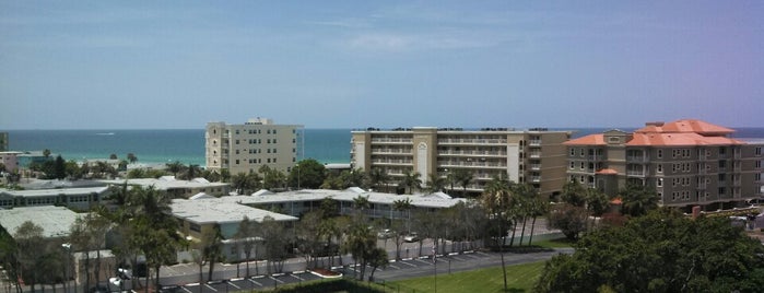 Redington Shores Yacht and Tennis is one of Ronald'ın Beğendiği Mekanlar.