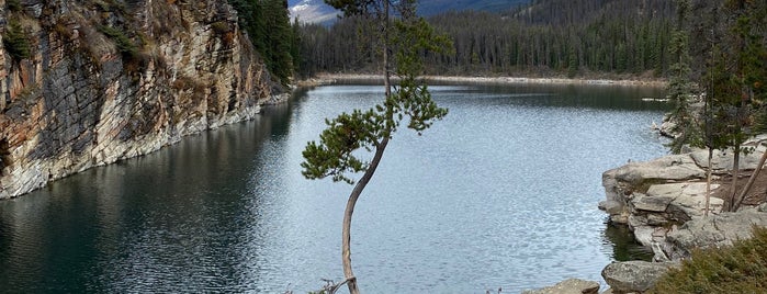 Horseshoe Lake is one of Places to Visit.