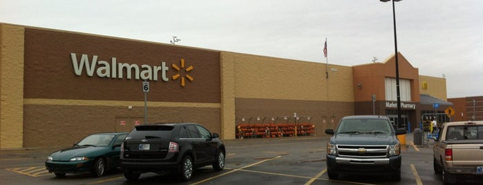 Walmart Supercenter is one of Posti che sono piaciuti a Andrew.