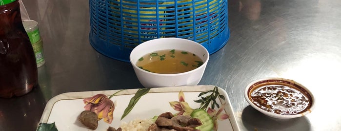 ก๋วยเตี๋ยวเนื้อตุ๋นสวนสยาม สูตรวัดดงมูลเหล็ก is one of Beef Noodles.bkk.