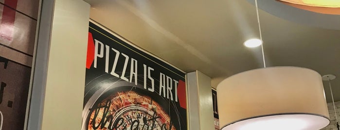 Pizza Hut is one of SM City Pampanga.