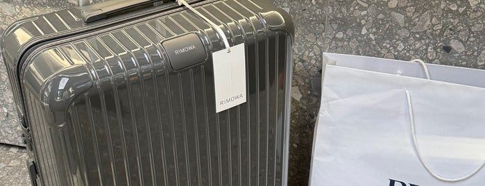 RIMOWA is one of Milano.