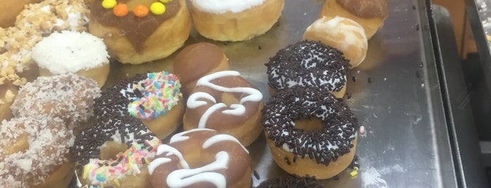 Krispy Donuts is one of Sitios de buena vibra.