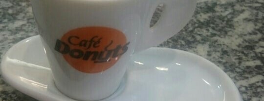 Café Donuts is one of Tempat yang Disukai Patricia.