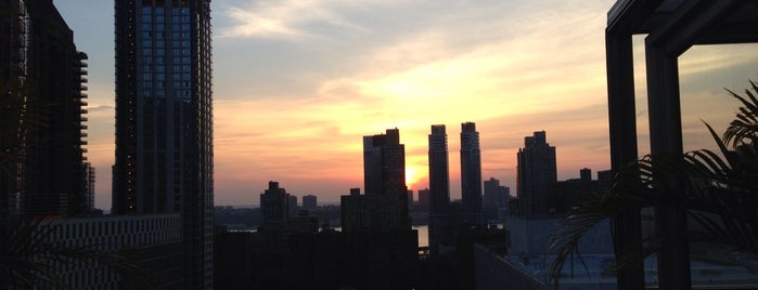 The Empire Hotel Rooftop is one of Summer Rooftopin'.