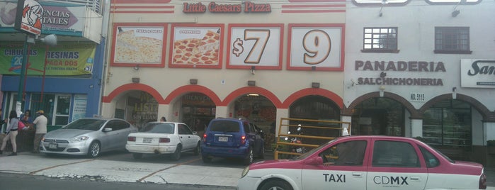 Little Caesars Pizza is one of lo mejor.