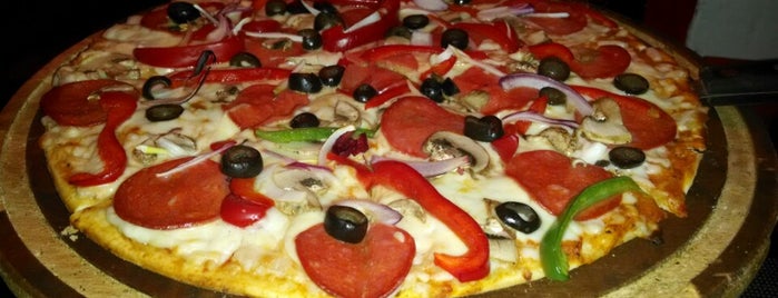 Hells Pizza is one of Lugares favoritos de Wong.