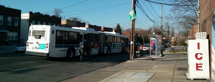 MTA Express Bus Stop BxM 9 is one of Orte, die Michael gefallen.
