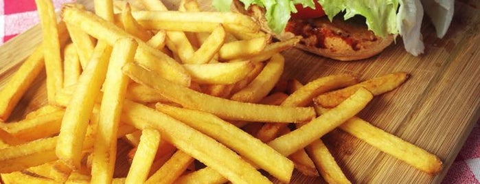 Timo's Burger & Restaurant is one of Locais salvos de Aydın.