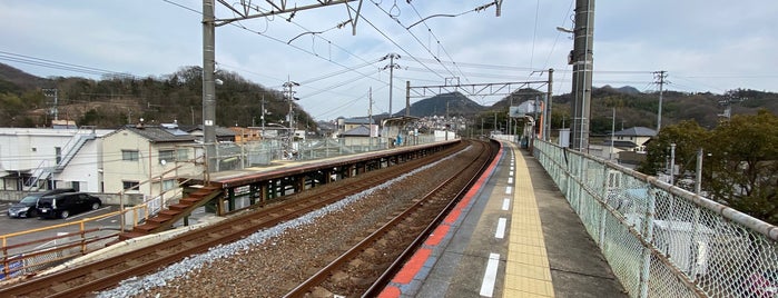 讃岐府中駅 is one of 駅.