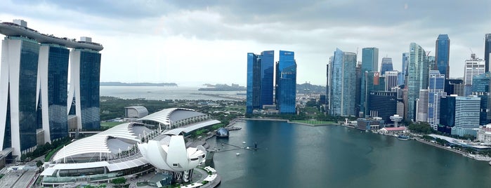 The Ritz-Carlton Club is one of Singapore / Singapour.