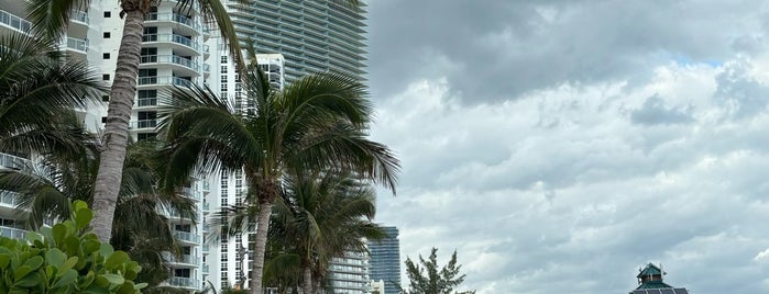 City of Sunny Isles Beach is one of Lieux qui ont plu à Christian.