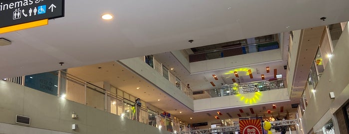 Ayala Malls Legazpi is one of Tempat yang Disukai Deanna.