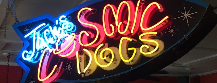 Jack's Cosmic Dogs is one of Chrisさんのお気に入りスポット.