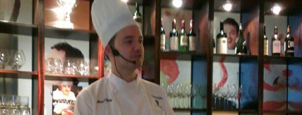 Senses Restaurant is one of Lugares guardados de Scott Kleinberg.