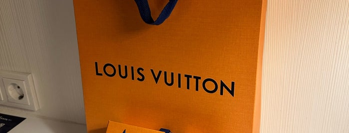 Louis Vuitton is one of Amsterdam⛳️.