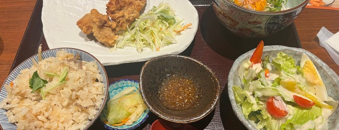 鳥どり総本家 is one of Weekday Lunch ☻.