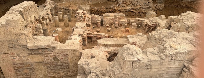 Roman Bath is one of Афины.