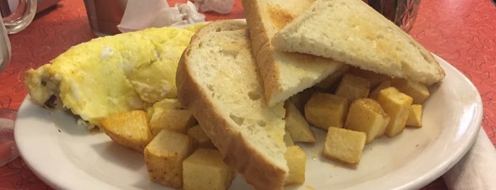 Lucy's Eastside Diner is one of Misty'in Beğendiği Mekanlar.