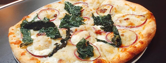 Don’t Argue Pizzeria is one of Lugares favoritos de Misty.