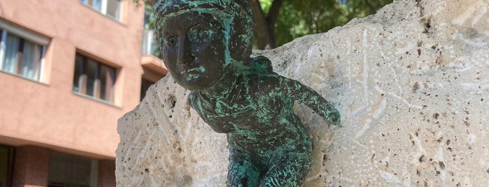Szenes Hanna park is one of Mihály Kolodko's Mini Statues.