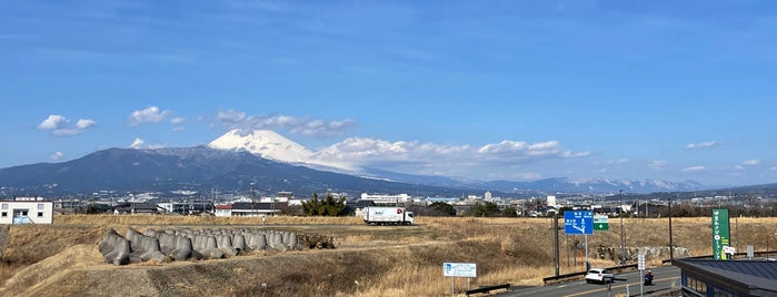 Michi no Eki Izu Gateway Kannami is one of สถานที่ที่ Sigeki ถูกใจ.