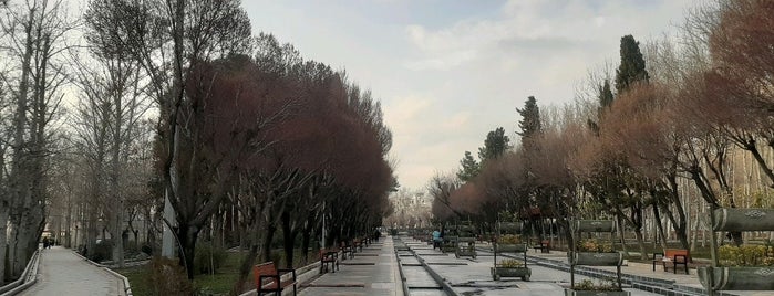 Majidiyeh Park | بوستان مجیدیه is one of สถานที่ที่ باها ถูกใจ.