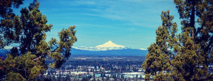 Pilot Butte State Park is one of Hinaさんのお気に入りスポット.