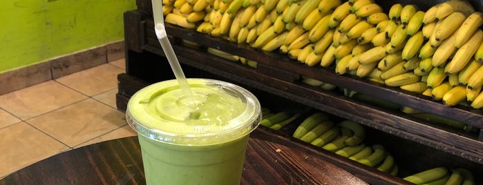 Oasis Juice Bar is one of Kimmie's Saved Places.