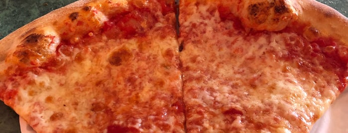 Joe's Pizza is one of novaさんのお気に入りスポット.