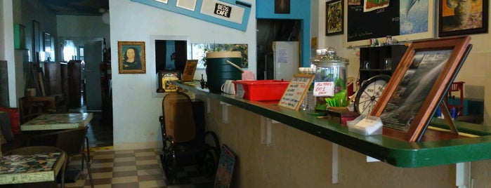 Sojourn Beds & Cafe is one of XPORE-TAIPING.