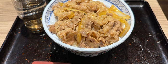 吉野家 玉江橋線塚口店 is one of 兵庫県の牛丼チェーン店.