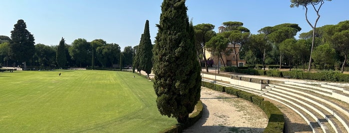 Piazza di Siena is one of Posti salvati di Chris.